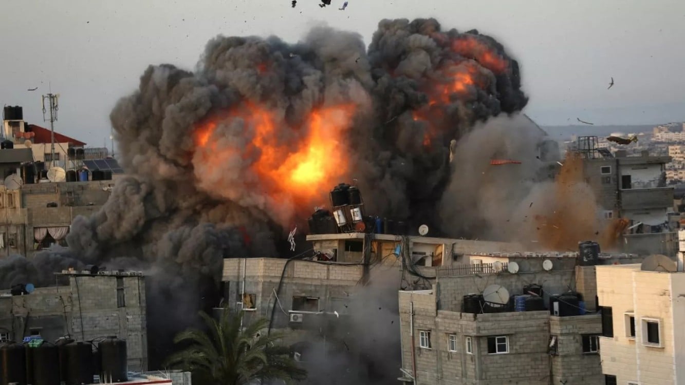 Bombardeos israelíes nocturnos dejan al menos 30 muertos en Gaza
