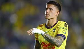 Brian Rodríguez anotó un golazo de tiro libre para el 1-1.
