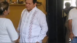 Autoridades estatales y representantes vecinales celebran el acuerdo mediante el cual la Calera de Cholul será reubicada antes de que finalice el año.