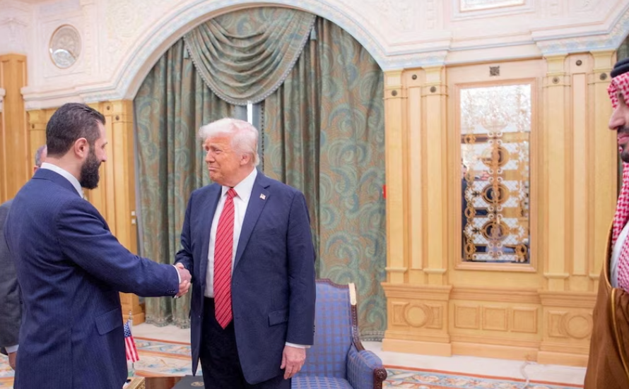 Transición Política y Apoyo Internacional