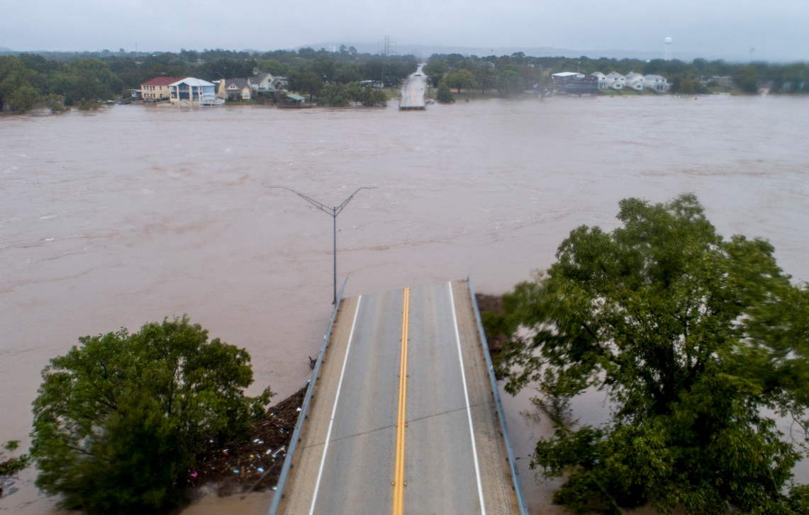 Emergencia por Inundaciones en Texas: Desaparecidas y Rescates Masivos