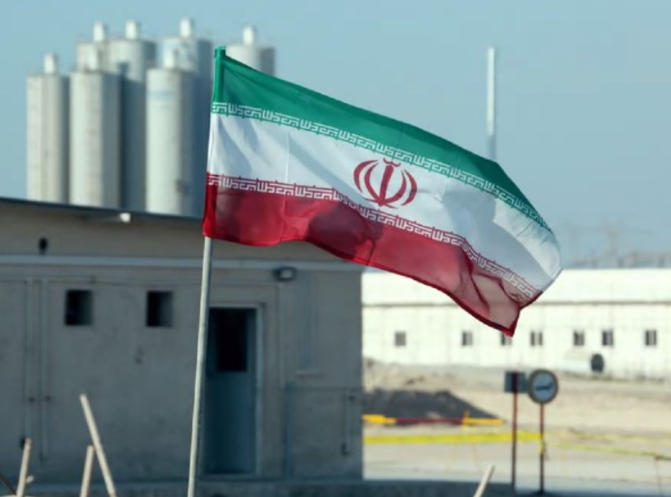 Irán se compromete con el Tratado Nuclear y el mundo se mantiene alerta