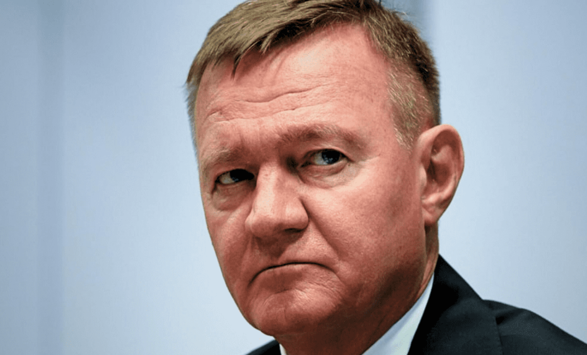 Reacciones y teorías: ¿Suicidio forzado o mensaje político?