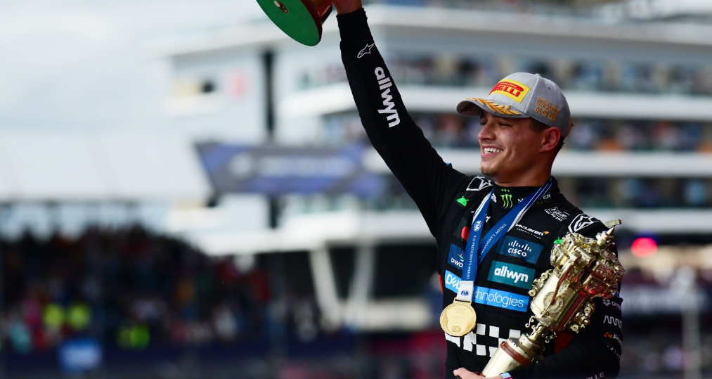 ¿Por qué golpean a Lando Norris durante la celebración?