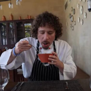 Cancelan a Luisito Comunica por supuestamente pagar poco en su restaurante