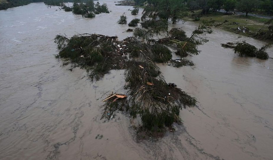 Trump evalúa los daños en Texas y reacciona con incredulidad