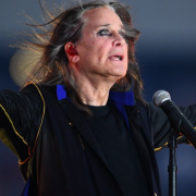 Fans se despiden de Ozzy Osbourne en Birmingham con emotivo homenaje