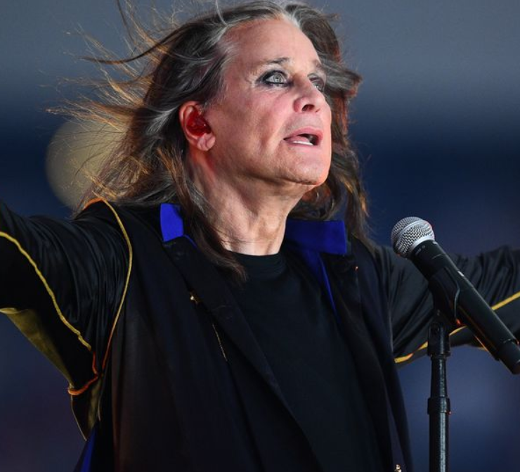 Fans se despiden de Ozzy Osbourne en Birmingham con emotivo homenaje