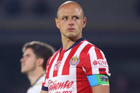 Chicharito Hernández enfrentó sanciones tras sus declaraciones, incluyendo multas y la salida del Club Guadalajara.