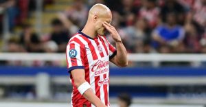 Javier “Chicharito” Hernández aseguró estar reflexionando y comprometido a mejorar tras la controversia.