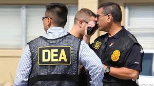 La DEA y otras agencias internacionales han documentado cómo el Cartel de los Soles en Venezuela opera con apoyo institucional y vínculos con grupos armados.