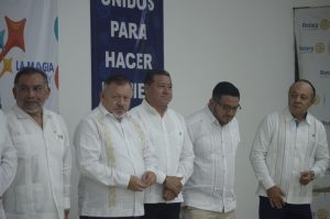 La nueva directiva del Club Rotario Mérida Montejo posa orgullosa tras la ceremonia de Toma de Protesta, lista para continuar su labor de impacto social.