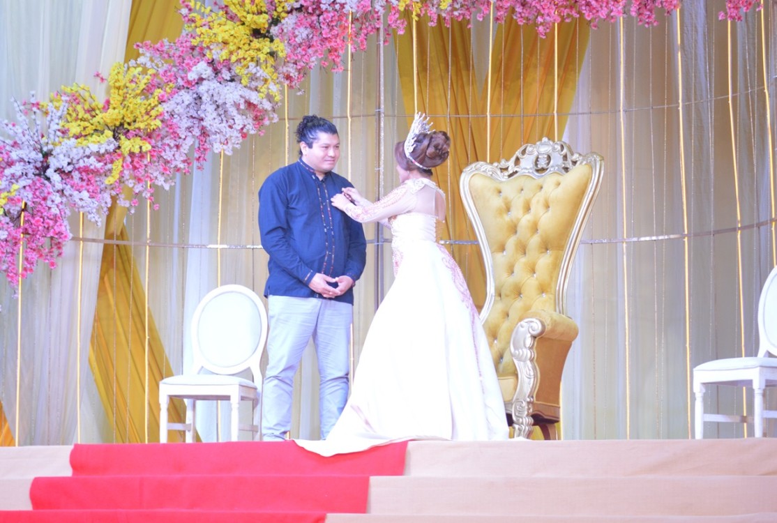 Coronan a la Reina de los LXVI Florales y Feria de Carmen