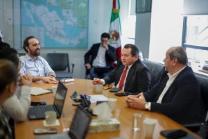 Funcionarios estatales y federales acuerdan acciones clave para transformar el transporte público en Yucatán con una estrategia integral.