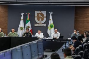 Joaquín Díaz Mena durante la sesión del Consejo Estatal de Seguridad Pública, reafirmando su compromiso con la tranquilidad de las familias yucatecas.