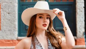 Con una carrera en televisión, música y redes sociales, Elaine Haro se une a La Casa De Los Famosos México.