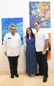 El director de aeropuerto regionales de ASUR Lic. Héctor Navarrete Muñoz, quien agradeció al grupo de artistas por la oportunidad de “transmitir con sus obras y compartirnos sus mensajes de valores familiares, unión, pausas necesarias para contemplar la vida y agradecer por lo que nos regala la naturaleza