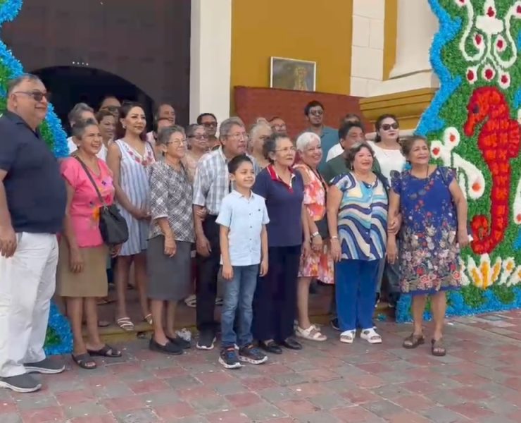 Familia de Yucatán llega a venerar a la Virgen del Carmen