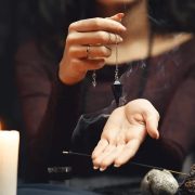 Fiscalía de CDMX investiga a santera vinculada al Cártel de Tláhuac