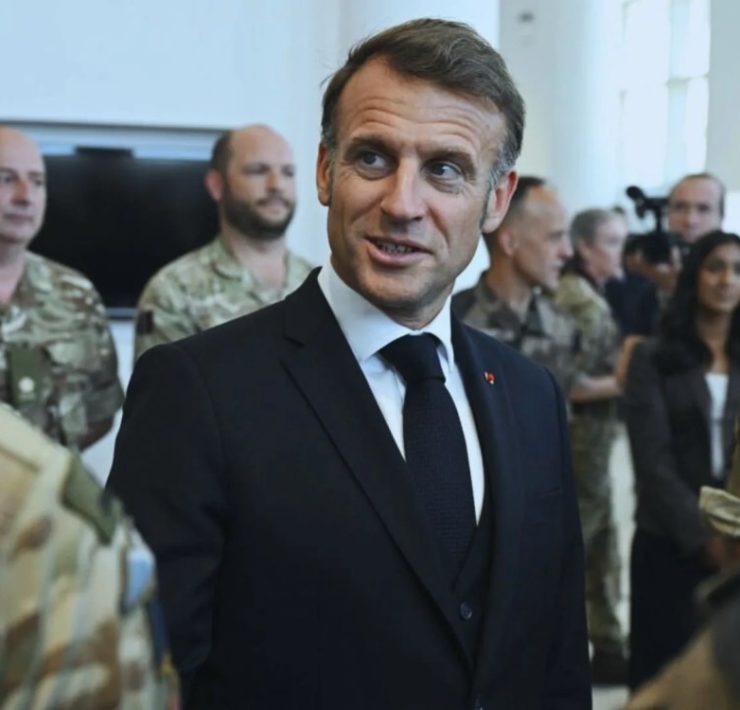 Francia plantea congelar pensiones