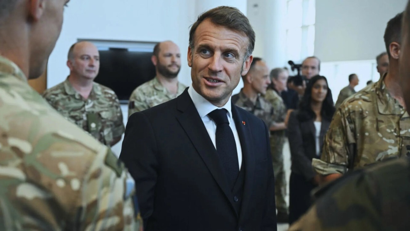 Francia plantea congelar pensiones