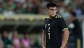 El chico de 16 años Gilberto Mora, ha sido revelación en esta Copa Oro 2025 con la Selección Mexicana, demostrando gran juego en dos titularidades.