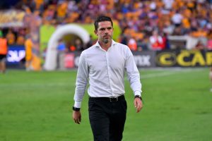 Ante su llegada al Necaxa fue muy cuestionada y criticada, con contundencia, el día de ayer Fernando Gago consiguió su primera vitoria con estratega del Necaxa.