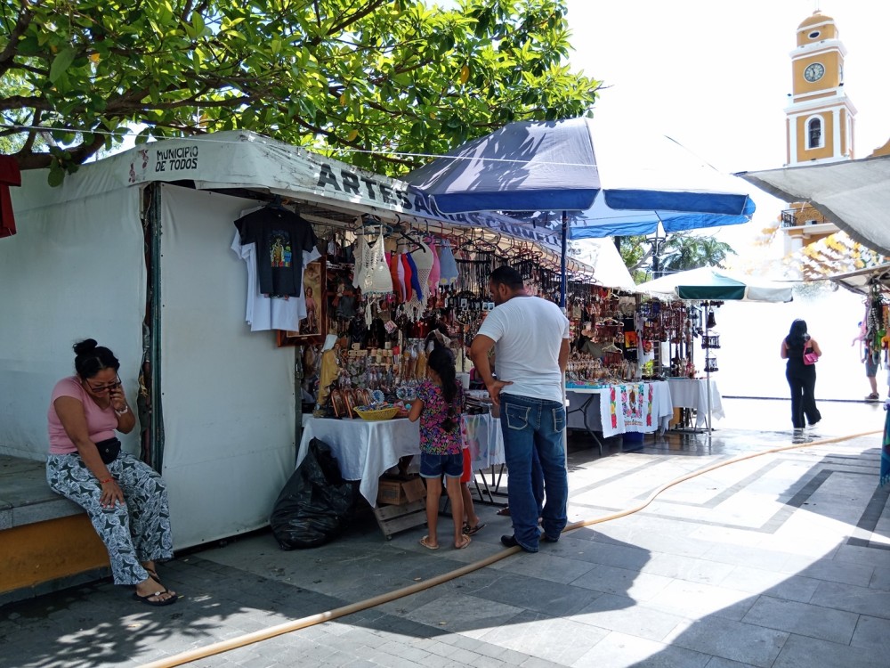 A punto de concluir el Mercado de Artesanías