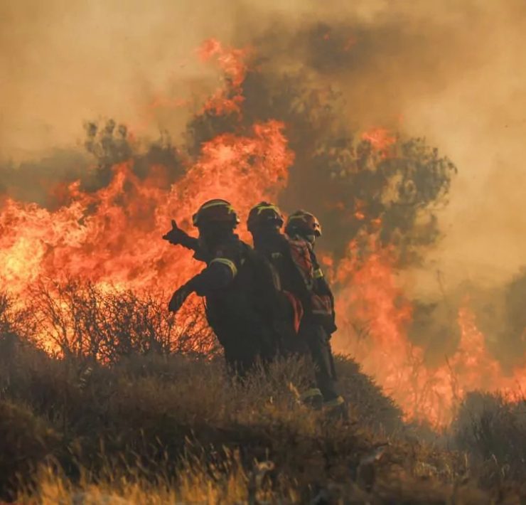 Incendios arrasan Grecia y Turquía