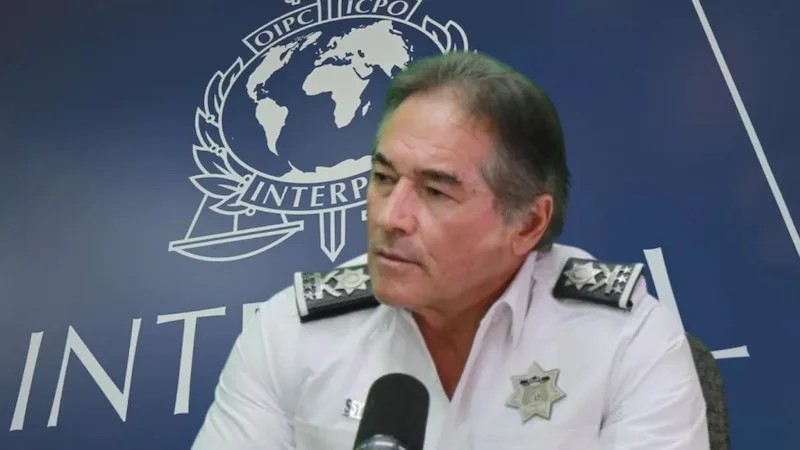 Orden de captura y fuga del país