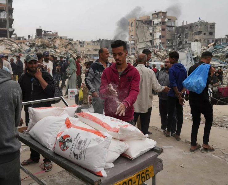 Israel lanza ayuda humanitaria en paracaídas