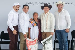 Más apoyos, caminos y vivienda para transformar la vida en Peto
