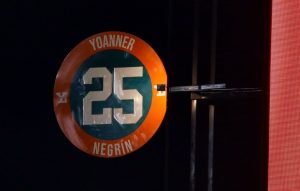 El número 25 del "Asere" Negrín fue retirado en una espectacular y emotiva noche en el Parque de Beisbol Kukulcán.