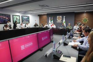 El Gobernador Joaquín Díaz Mena encabezando la Mesa Estatal para la Construcción de la Paz, reafirmando el compromiso del Gobierno del Estado para fortalecer la seguridad en Yucatán.