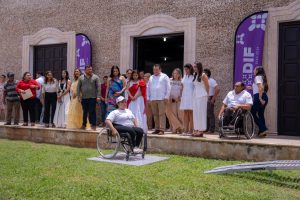 El Gobernador Joaquín Díaz Mena dio el banderazo inicial en Izamal, donde se puso en marcha el programa “Jáalk’ab”, una iniciativa que impulsa la independencia de personas con discapacidad.