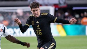 Mateo Chávez sustituyo a Jesús Gallardo en la lateral izquierda, ya que estuvo suspendido ante Honduras, por acumulación de tarjetas amarillas, y tuvo un buen partido.