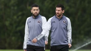 Messi y Jordi Alba entrenaron con normalidad pese a la suspensión que les impedirá jugar el siguiente partido.