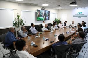 Autoridades de la AEY y representantes de la CFE encabezaron el inicio de las mesas de trabajo en materia energética junto a líderes empresariales de Yucatán.