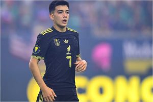 El futbolista mexicano Gilberto Mora, llenó de gran manera, la baja de Luis Chávez por lesión de ligamento cruzado derecho.