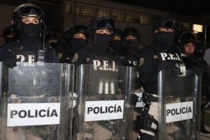 Como parte de las acciones para fortalecer la seguridad y el orden en el sistema penitenciario, el Gobierno del Estado realizó una revisión preventiva en el Cereso de Mérida