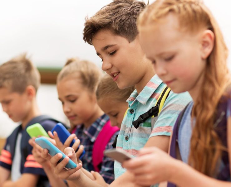 Países Bajos limita el uso de celulares en aulas