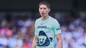 Rodrigo Parra tuvo dos errores clave, en la derrota ante los tusos del Pachuca.