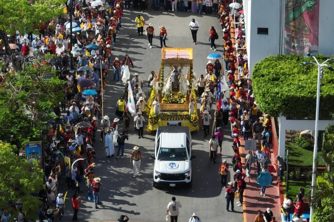 Paseo de la Virgen del Carmen por Tierra y misa en el Estadio Universitario