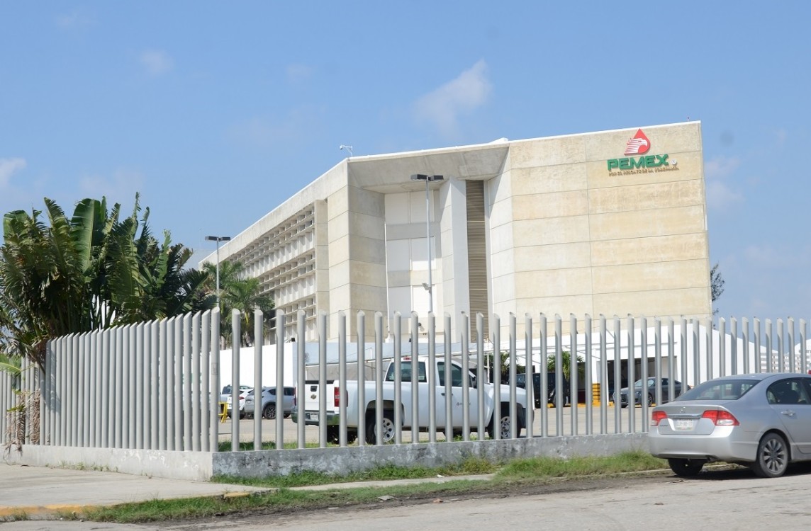 Reestructuración de personal en Pemex solo en el área administrativa