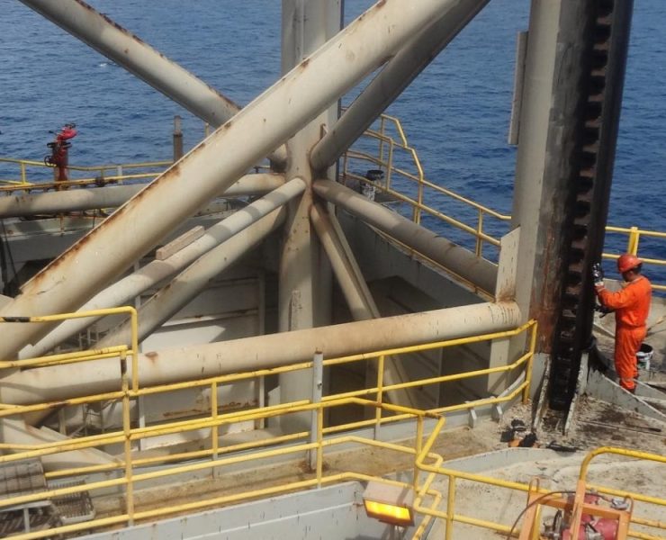 Tres empresas firman contratos con Pemex