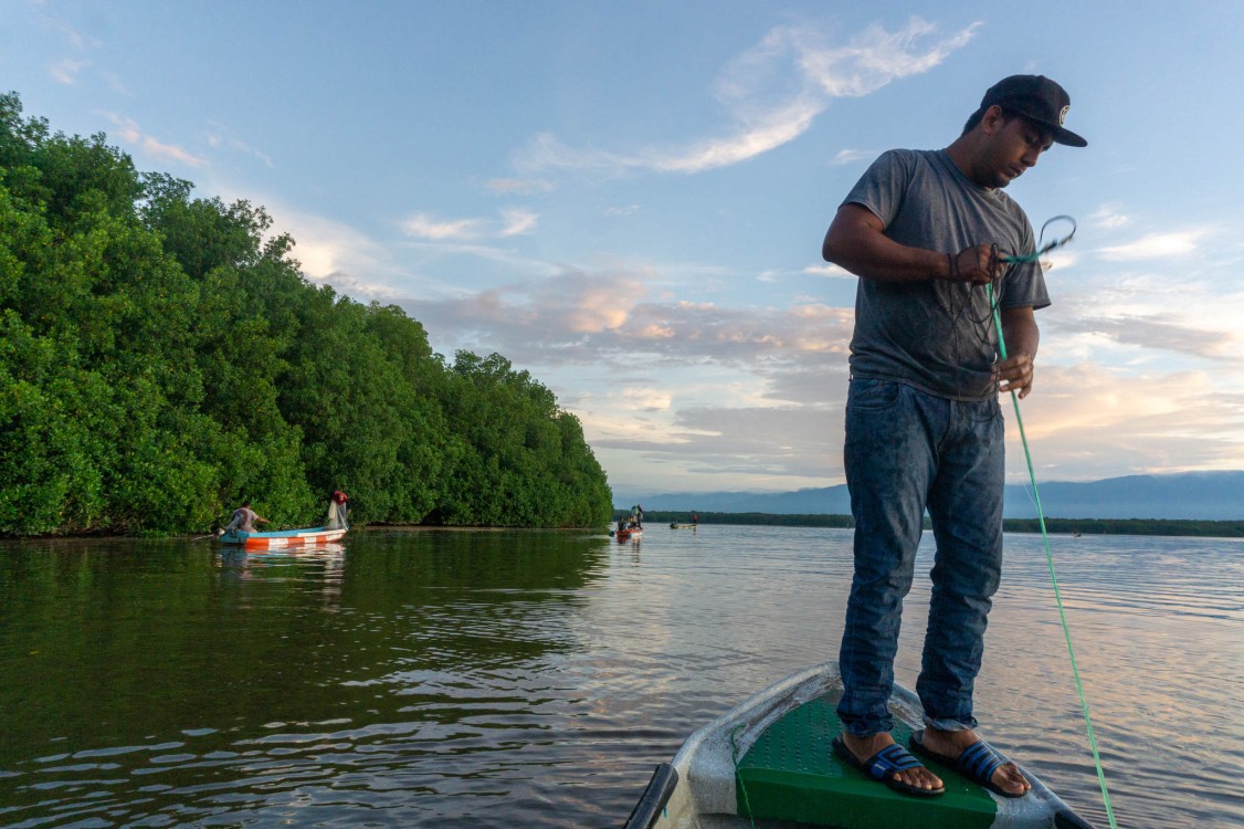 Pescadores están acabando con la pesquería de la Península de Atasta