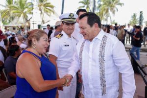 Autoridades estatales y federales acompañaron la entrega de apoyos, reafirmando el compromiso de respaldar a pescadoras y pescadores de Progreso.