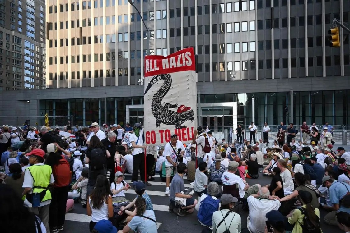 Protestas contra políticas de Trump se multiplican en todas las regiones