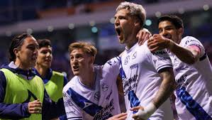 La franja del Puebla se enfrenta esta noche ante Santos Laguna, en busca de sus primeros tres puntos del Apertura 2025.