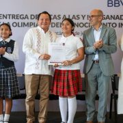 Reconocieron a estudiantes destacados de Yucatán con becas increíbles